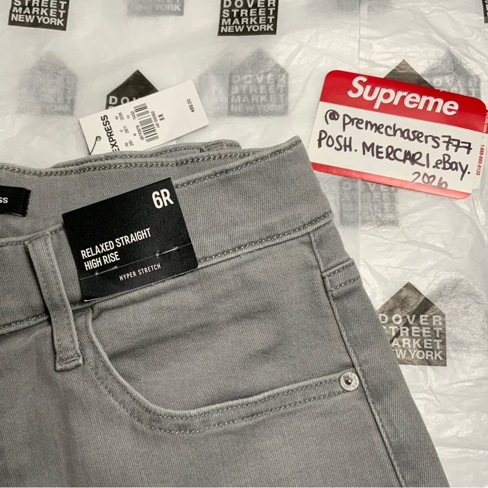 EXPRESS Women’s High Rise Relaxed Straight Gray Jeans Size 6R - NWT